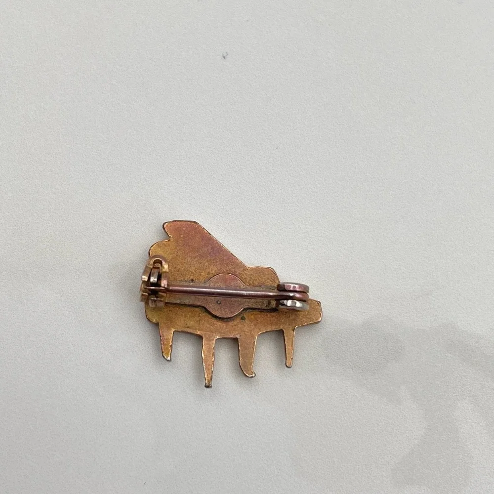 Vintage Grand Piano Brooch Pin Gold Tone Music Instrument Novelty Mini Lapel Y2K